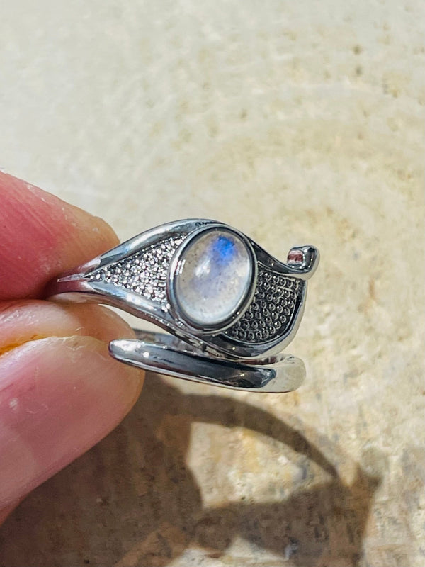 Bague en Oeil d'Horus sertie d'une Labradorite, taille réglable - Les bijoux de Théa