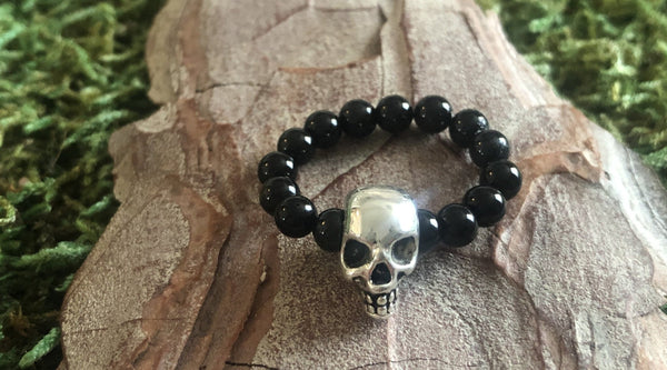 Bague "Skull" en Perles d'Onyx avec tête de mort coulissante - Les bijoux de Théa