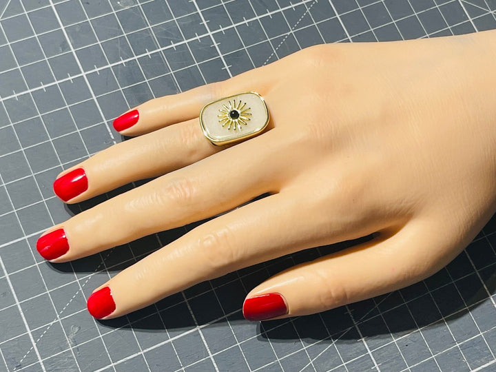 Bague Soleil sertie d’un Jade, Taille réglable - Les bijoux de Théa
