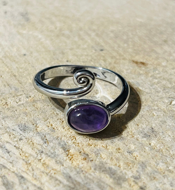 Bague vague en Améthyste ovale, Taille réglable - Les bijoux de Théa