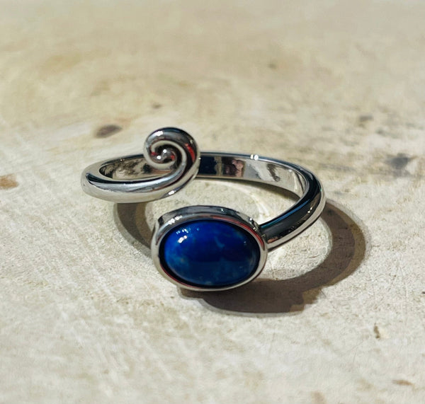 Bague vague en Lapis lazuli ovale, Taille réglable - Les bijoux de Théa