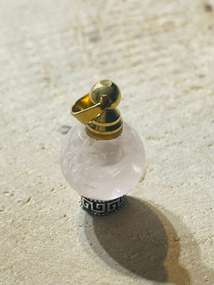Bouteille de parfum en pierre naturelle Quartz rose - Les bijoux de Théa