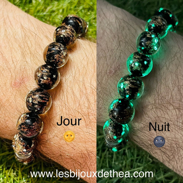 Bracelet en perles Lumineuses 12 mm noires avec paillettes rosées - Les bijoux de Théa