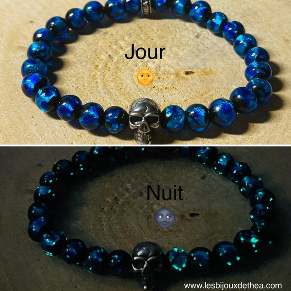 Bracelet en perles Lumineuses 8 mm bleues et tête de mort - Les bijoux de Théa