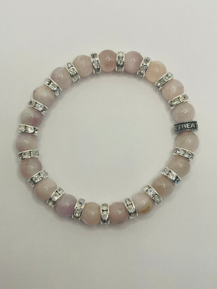 Bracelet en perles naturelles 8 mm en Kunzite et strass - Les bijoux de Théa