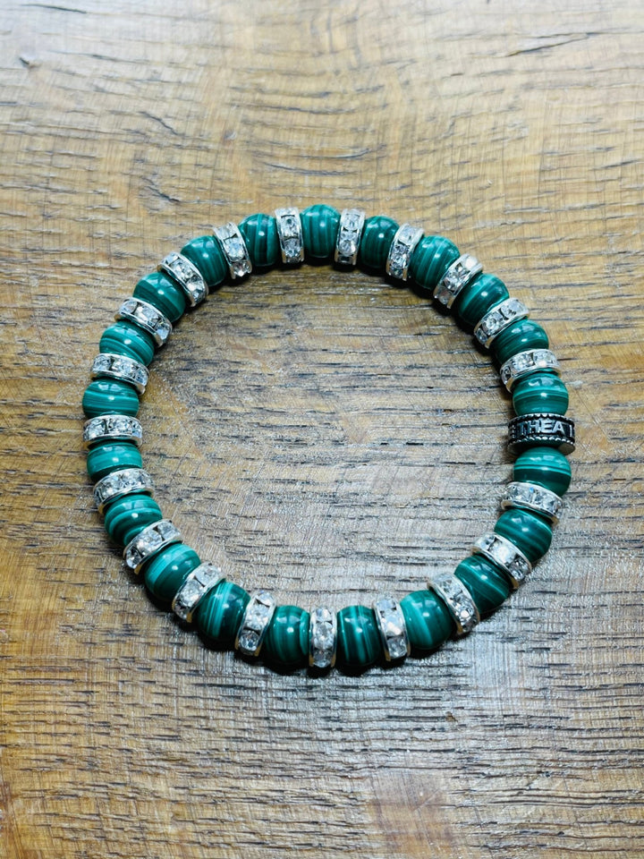 Bracelet en perles naturelles 8 mm en Malachite et strass - Les bijoux de Théa