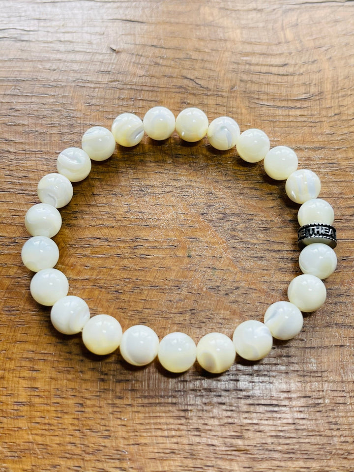 Bracelet en perles naturelles 8 mm en Nacre - Les bijoux de Théa
