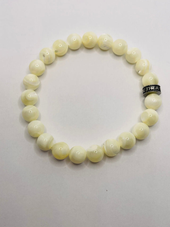 Bracelet en perles naturelles 8 mm en Nacre - Les bijoux de Théa