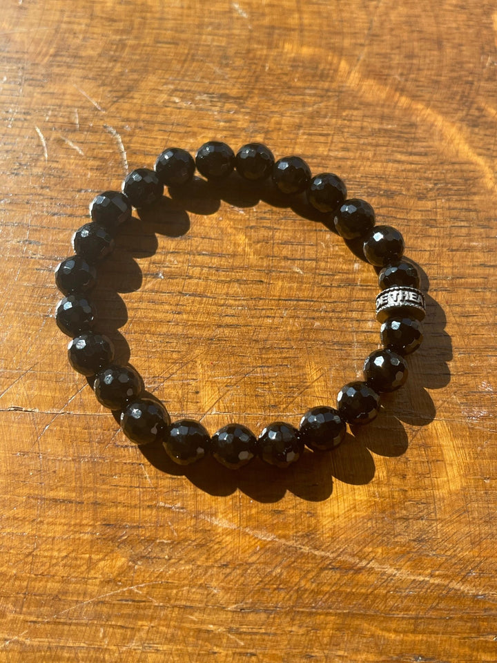 Bracelet en perles naturelles 8 mm en Onyx noir à facette - Les bijoux de Théa