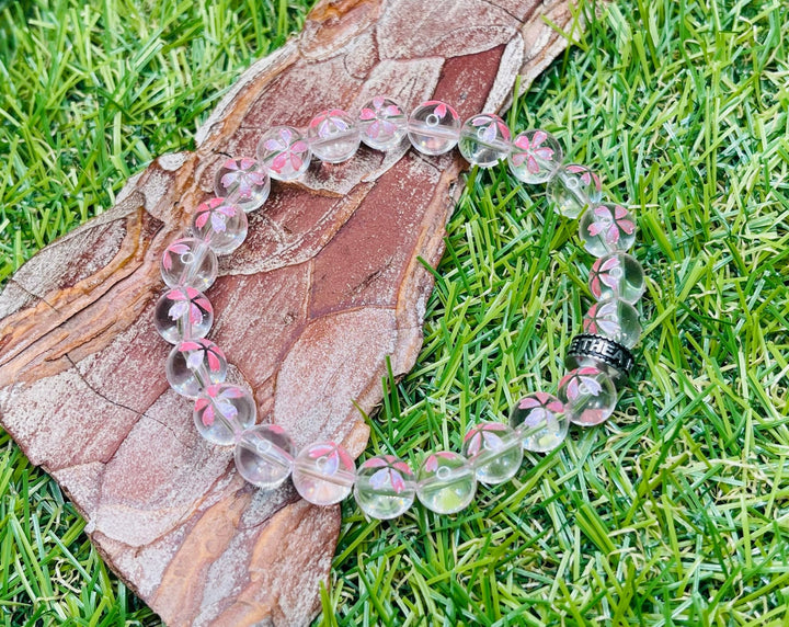 Bracelet en perles naturelles en Cristal de Roche avec fleur de sakura - Les bijoux de Théa