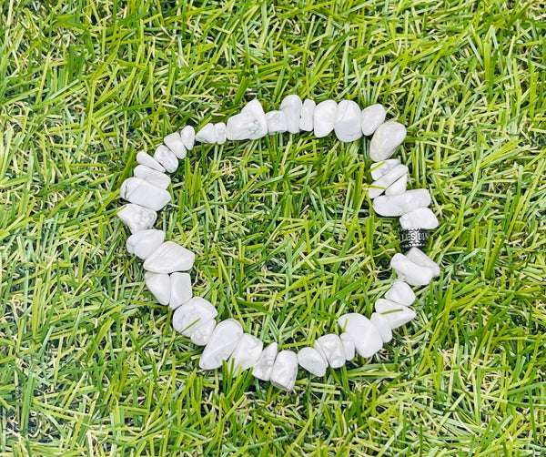 Bracelet en perles naturelles en Howlite en chips - Les bijoux de Théa