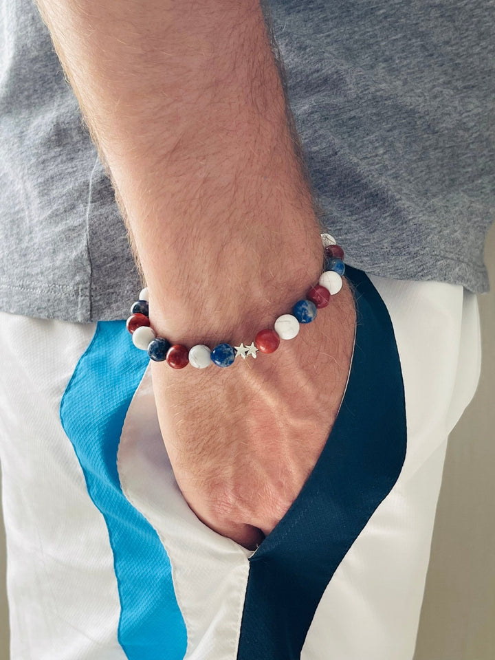 Bracelet en perles naturelles Équipe de France en Lapis-lazuli, Howlite, Jaspe Rouge et 2 étoiles - Les bijoux de Théa