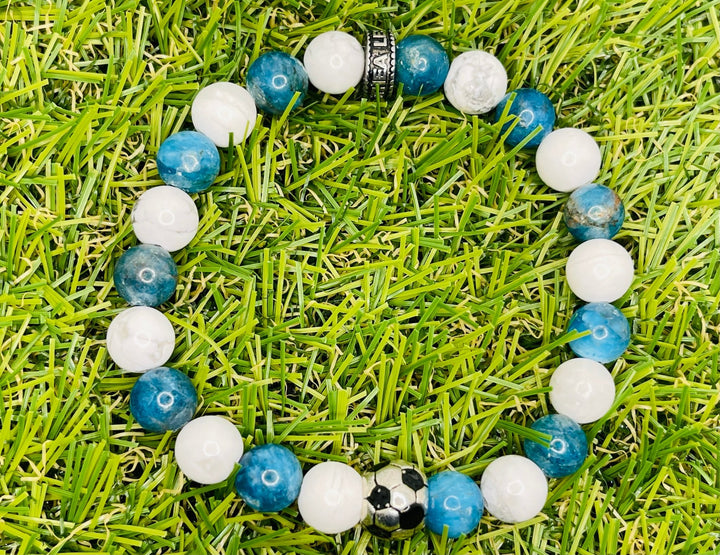 Bracelet en perles naturelles OM en Apatite, Howlite et un ballon - Les bijoux de Théa