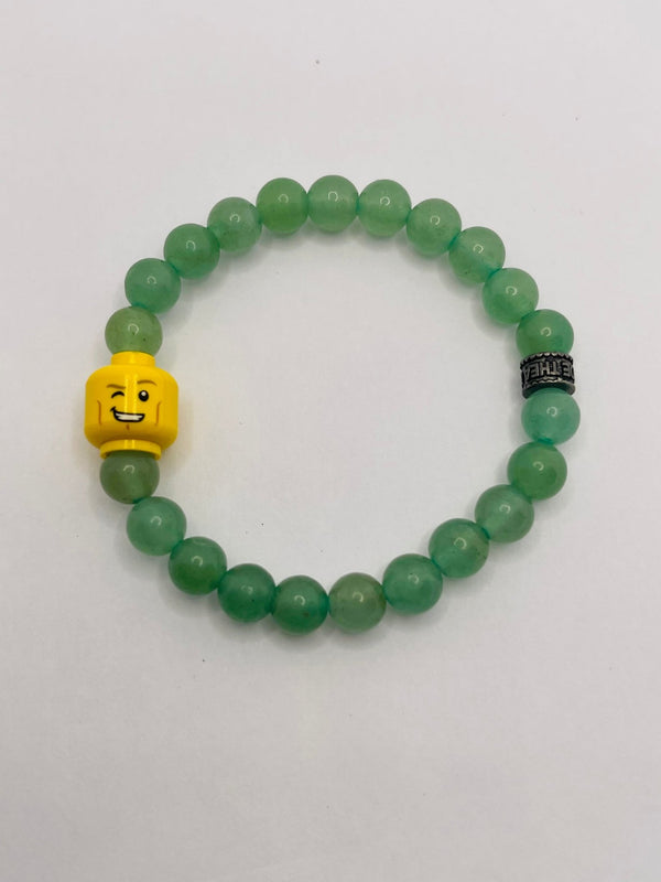 Bracelet pour enfant en perles naturelles 6 mm en Aventurine verte et tête de Lego - Les bijoux de Théa