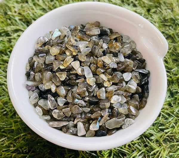 Chips / pépites naturelles en Labradorite non percées en 3-12 mm (50 grs) - Les bijoux de Théa