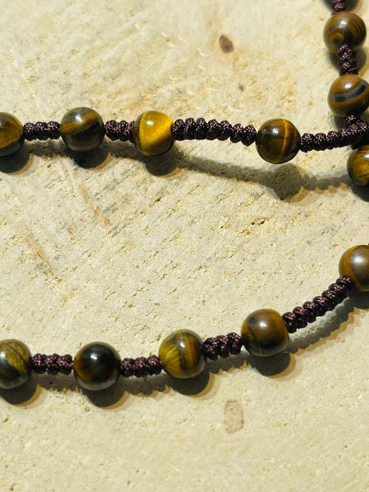 Collier / chapelet bouddhiste en perles et croix Œil de tigre - Les bijoux de Théa
