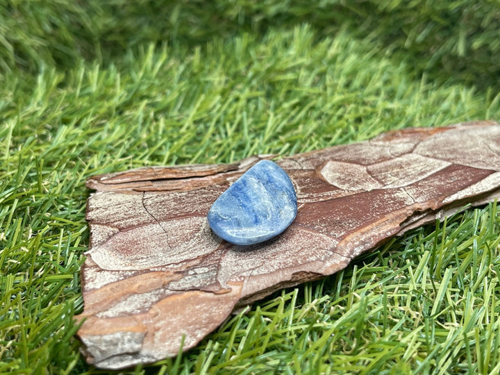 Cyanite cabochon - Les bijoux de Théa