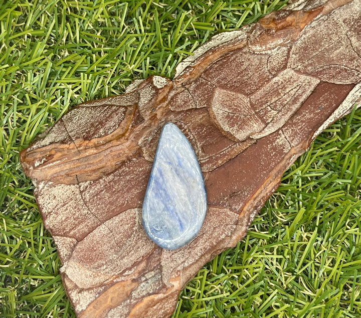 Cyanite cabochon - Les bijoux de Théa