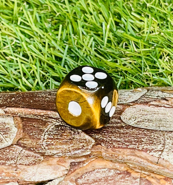 Dé à jouer en Œil de Tigre - Les bijoux de Théa