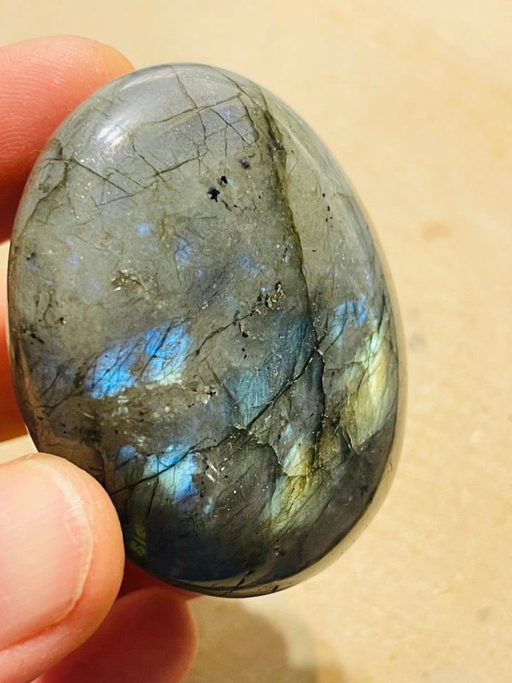 Gros Galet en Labradorite (1) - Les bijoux de Théa