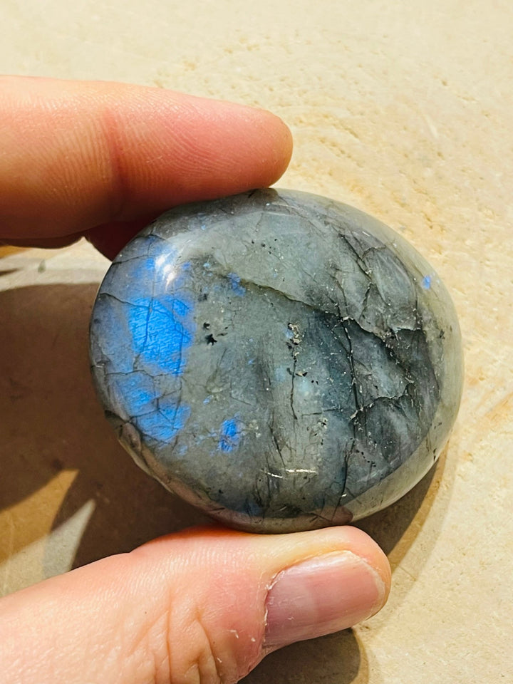 Gros Galet en Labradorite (1) - Les bijoux de Théa