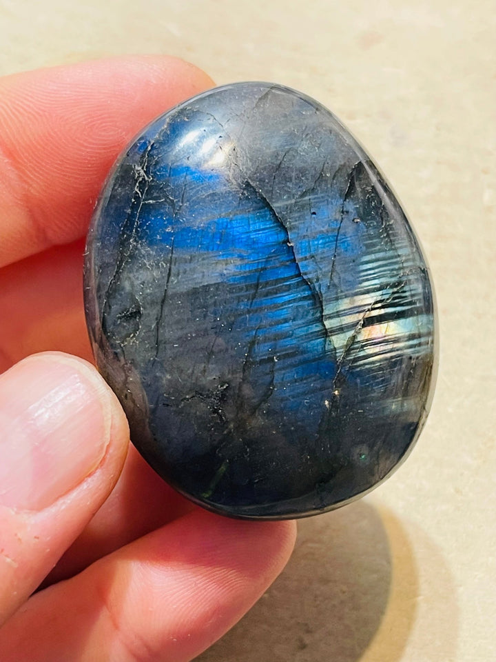 Gros Galet en Labradorite (2) - Les bijoux de Théa