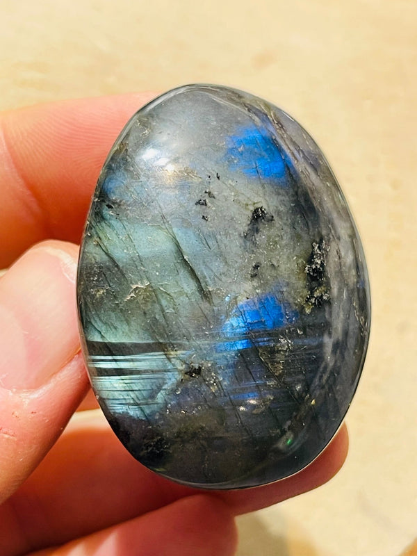Gros Galet en Labradorite (2) - Les bijoux de Théa