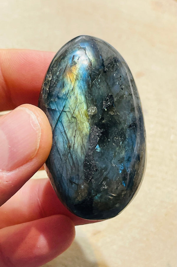 Gros Galet en Labradorite (3) - Les bijoux de Théa