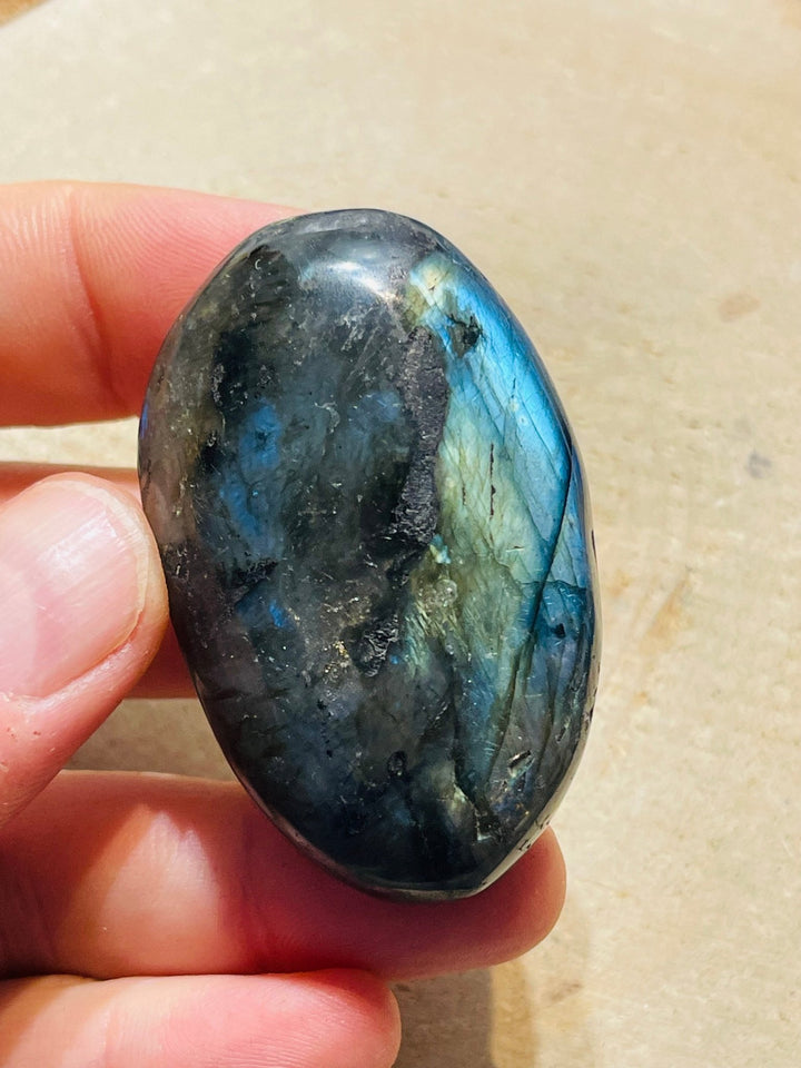 Gros Galet en Labradorite (3) - Les bijoux de Théa