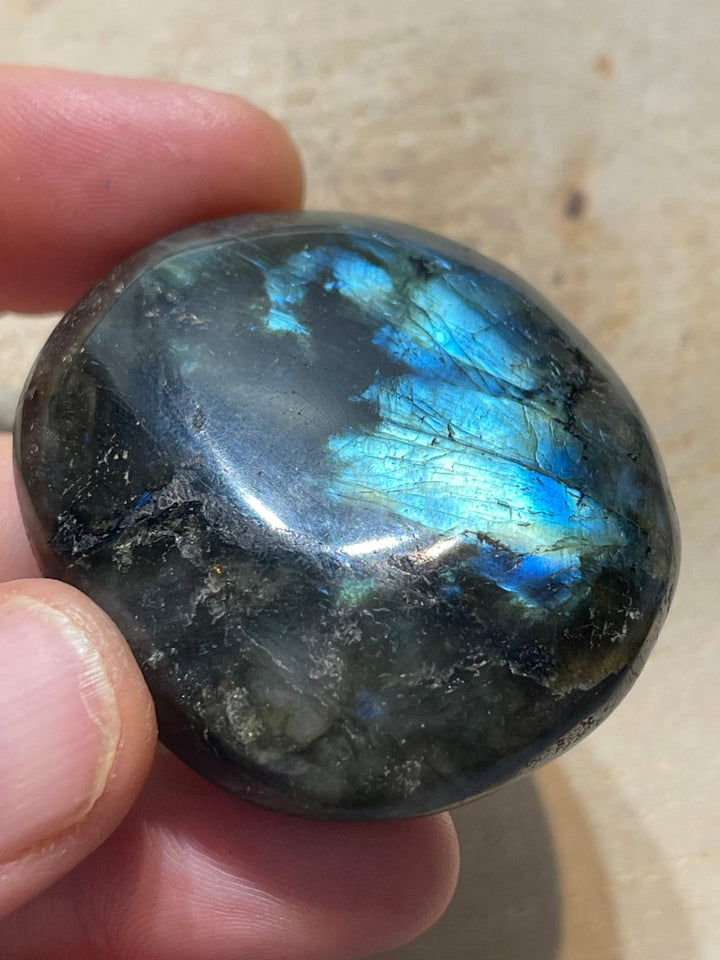 Gros Galet en Labradorite (4) - Les bijoux de Théa