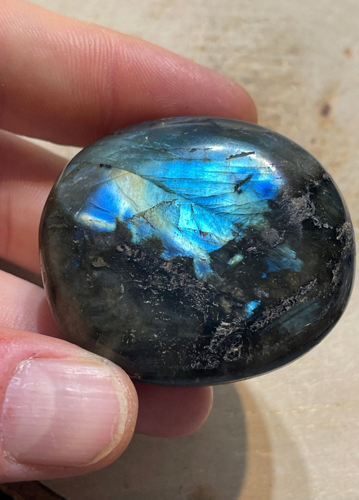 Gros Galet en Labradorite (4) - Les bijoux de Théa
