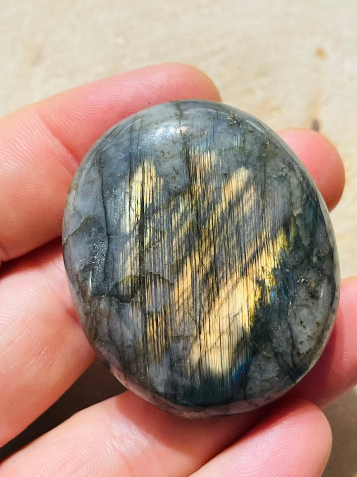 Gros Galet en Labradorite (5) - Les bijoux de Théa