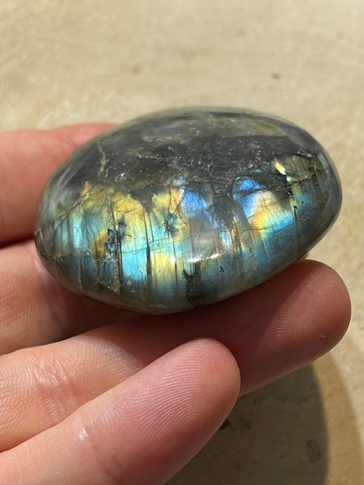 Gros Galet en Labradorite (6) - Les bijoux de Théa