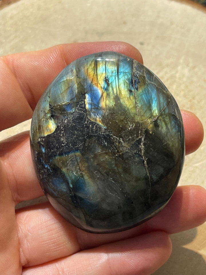 Gros Galet en Labradorite (6) - Les bijoux de Théa
