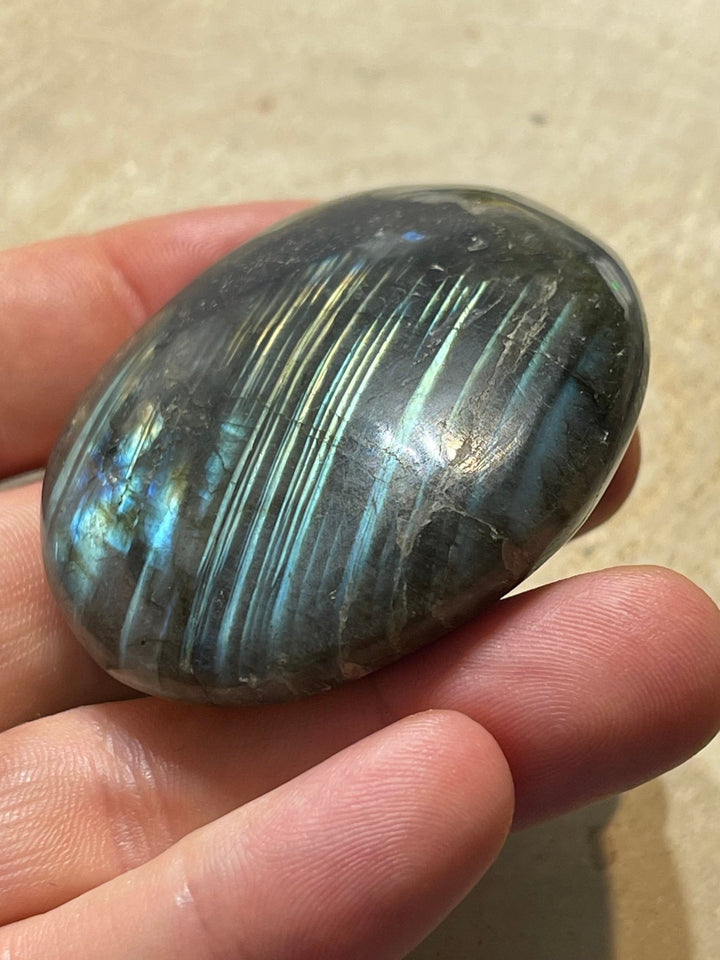 Gros Galet en Labradorite (6) - Les bijoux de Théa