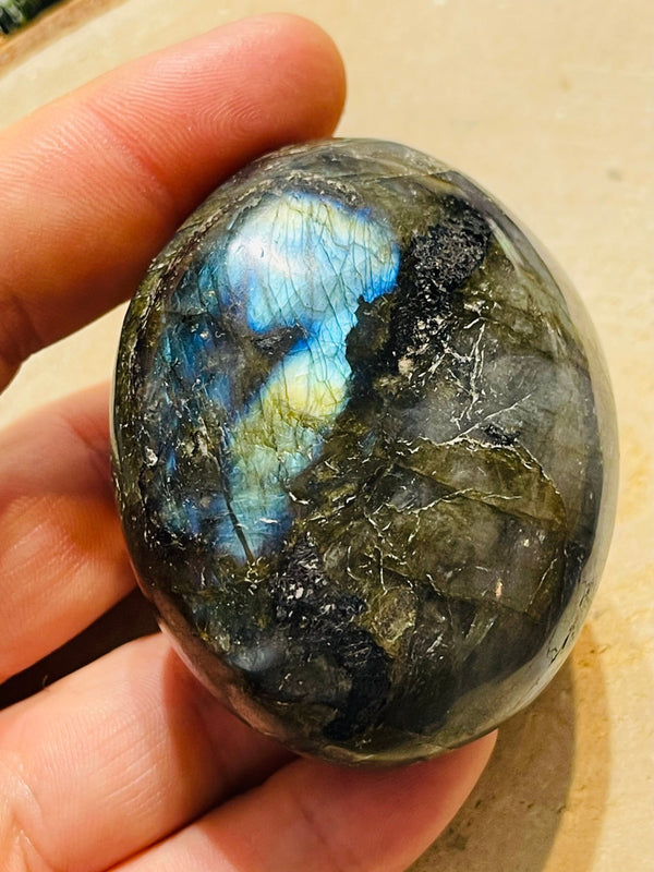 Gros Galet en Labradorite (7) - Les bijoux de Théa
