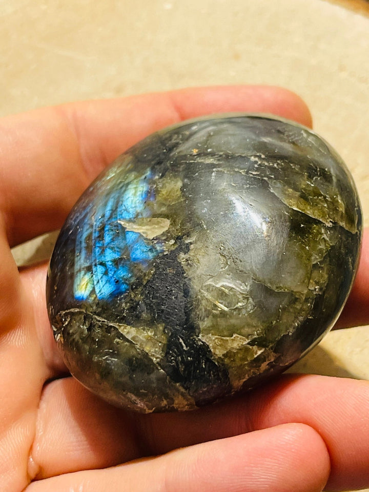 Gros Galet en Labradorite (7) - Les bijoux de Théa