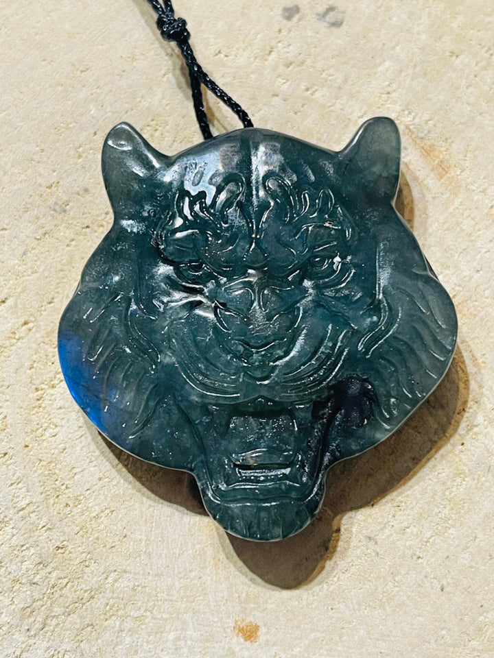 Gros Pendentifs en Labradorite en forme de Tigre au choix - Les bijoux de Théa