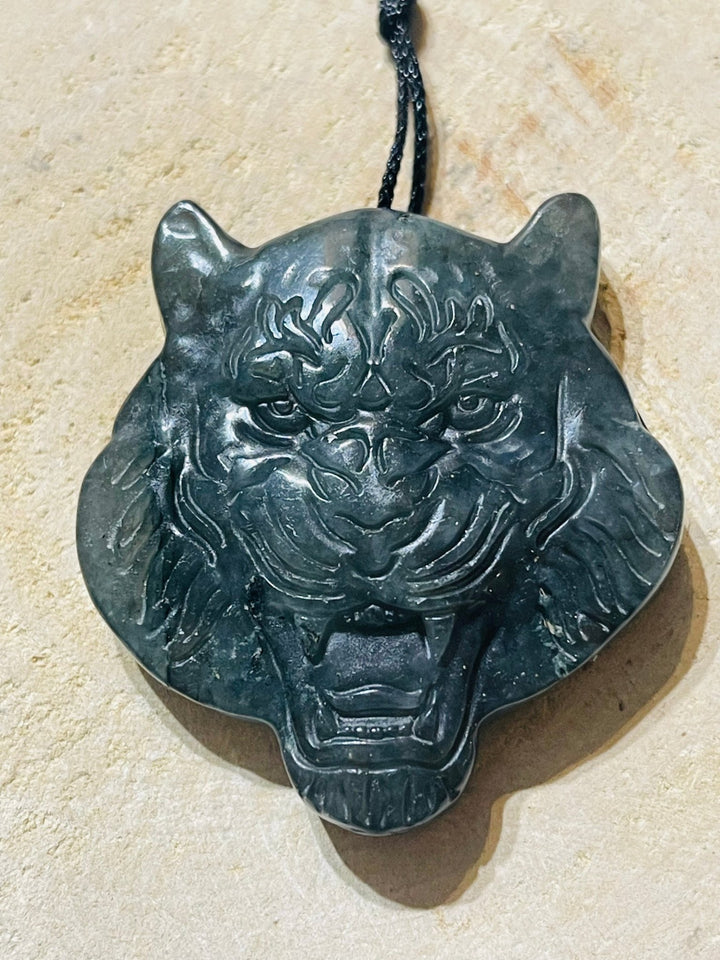 Gros Pendentifs en Labradorite en forme de Tigre au choix - Les bijoux de Théa