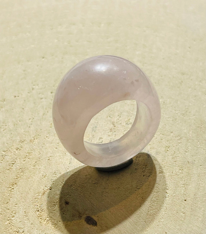 Grosse Bague en Quartz rose - Les bijoux de Théa