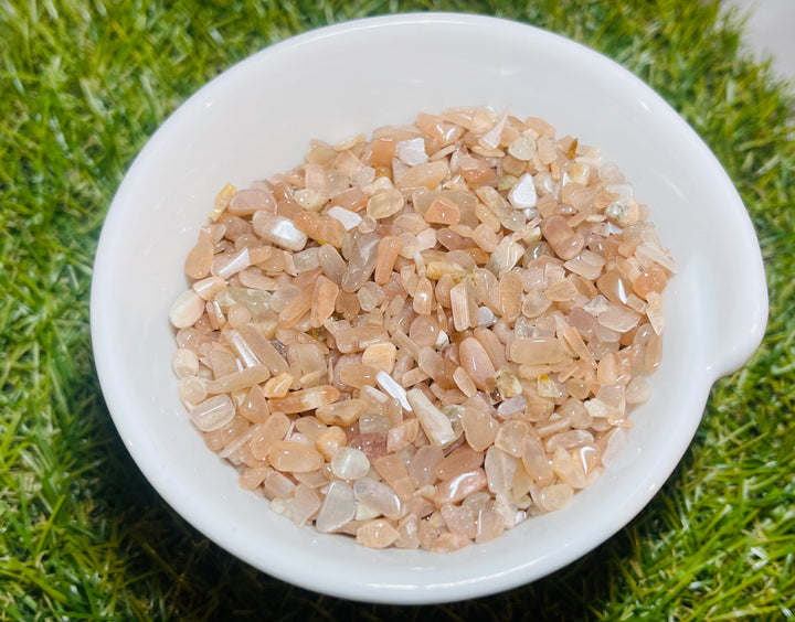 Chips / pépites naturelles en Pierre de Lune pêche non percées en 2 mm (50 grs) - Les bijoux de Théa