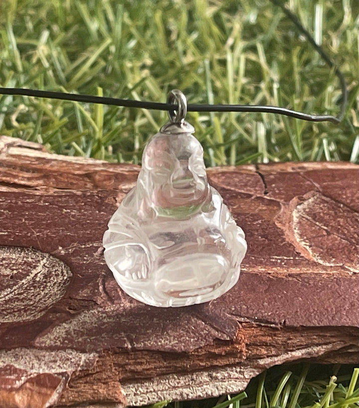 Pendentif en Cristal de roche en forme de bouddha - Les bijoux de Théa