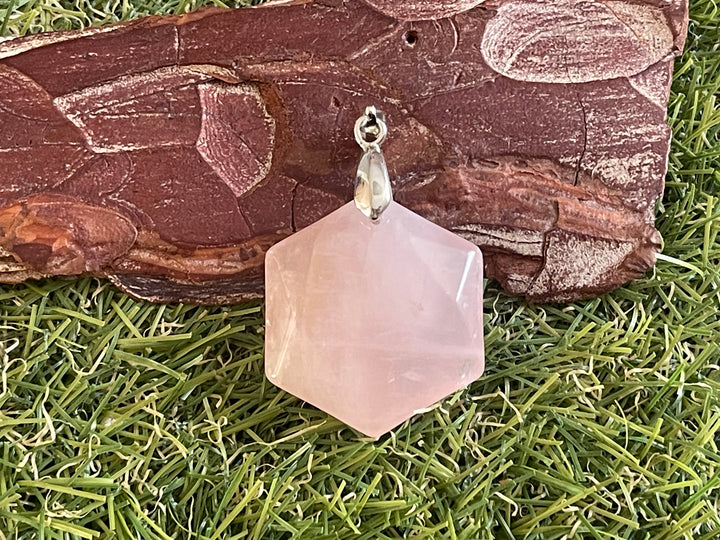 Pendentif serti d'un Quartz rose - Les bijoux de Théa