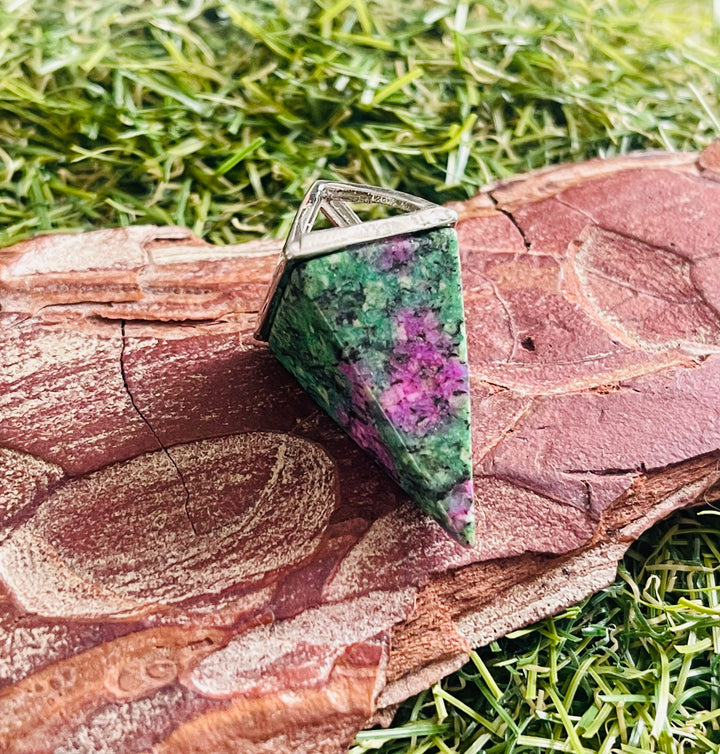 Pendentif / Pendule en Rubis Zoisite - Les bijoux de Théa