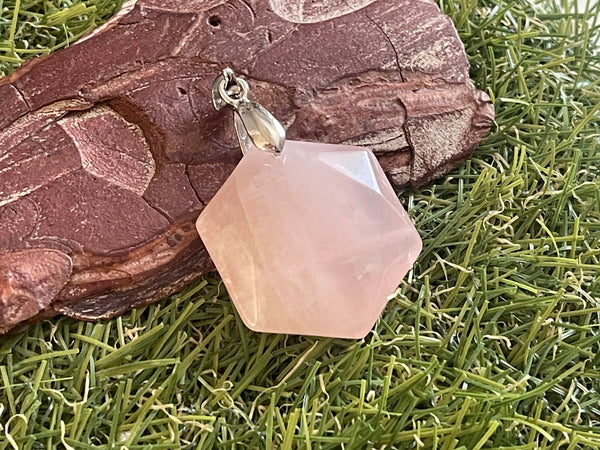 Pendentif serti d'un Quartz rose - Les bijoux de Théa