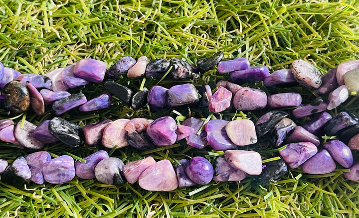 Perles naturelles chips / pépites nugget en Charoite en 4-8 mm - Les bijoux de Théa