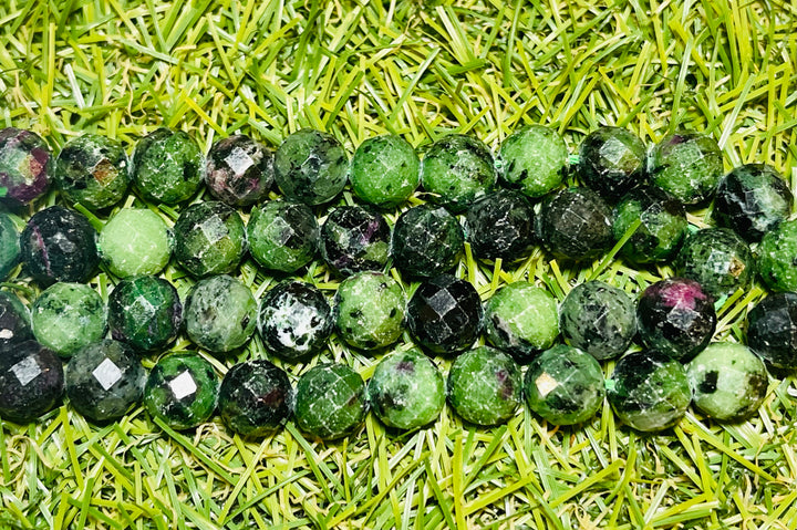 Perles naturelles en Rubis zoisite à facettes en 8 mm - Les bijoux de Théa