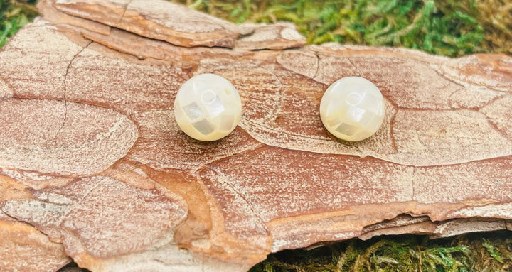 Lot de 2 Perles boule à facettes en Nacre en 8 mm - Les bijoux de Théa