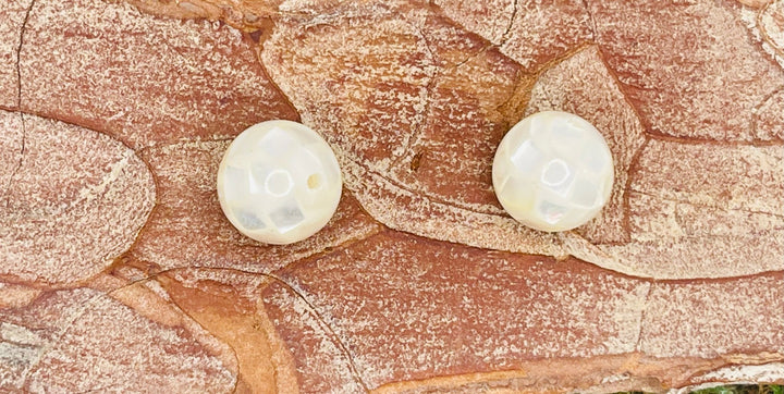 Lot de 2 Perles boule à facettes en Nacre en 8 mm - Les bijoux de Théa