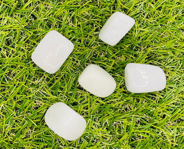 Lot de 3 pierres roulées naturelles en Jade blanc - Les bijoux de Théa